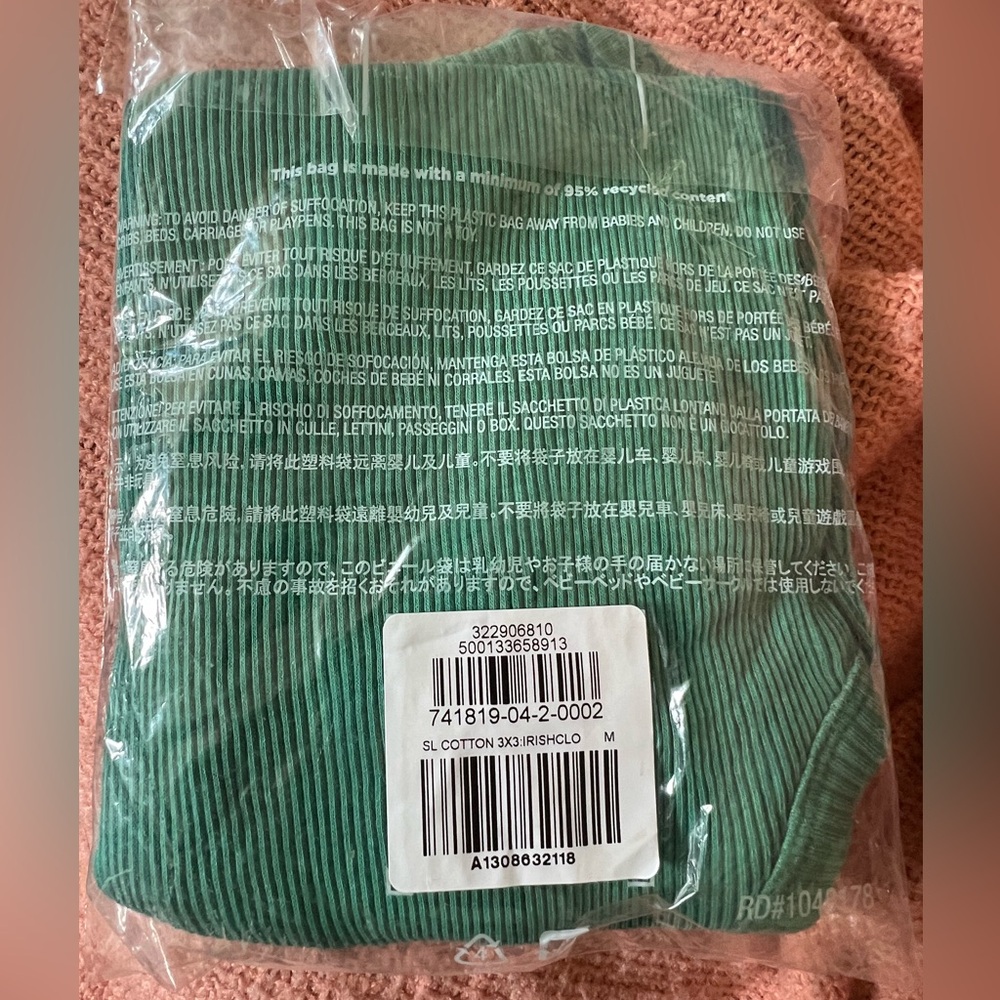 NWT! GAP Ribbed Tank Top, size medium - Picture 8 of 9